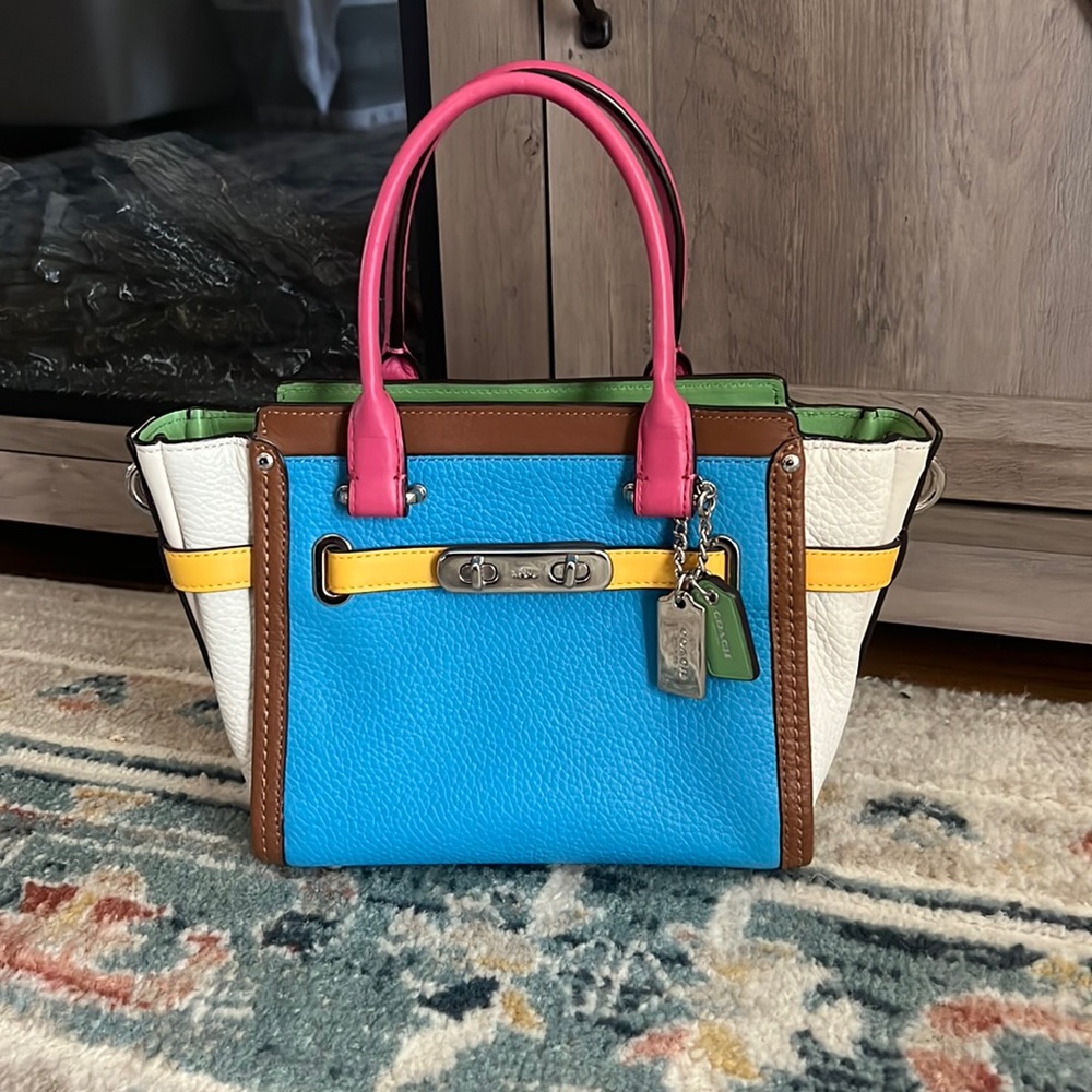 Vintage pristine condition coach purse!